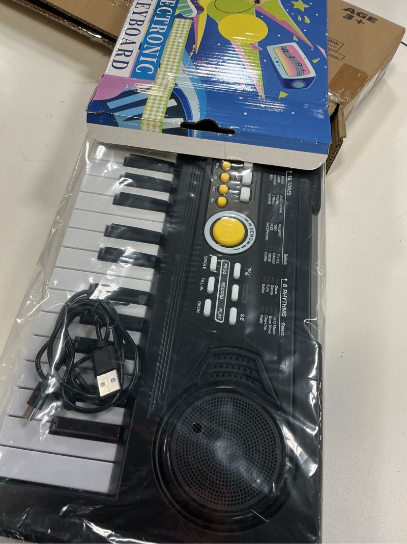 Condition photo showing Good Condition for 49 Key Piano Keyboard for Kids Music Toys Ages 3-5 Electronic Keyboards Pianos with Microphone for 3 4 5 6 Year Old Boys Girls Birthday Gifts Black
