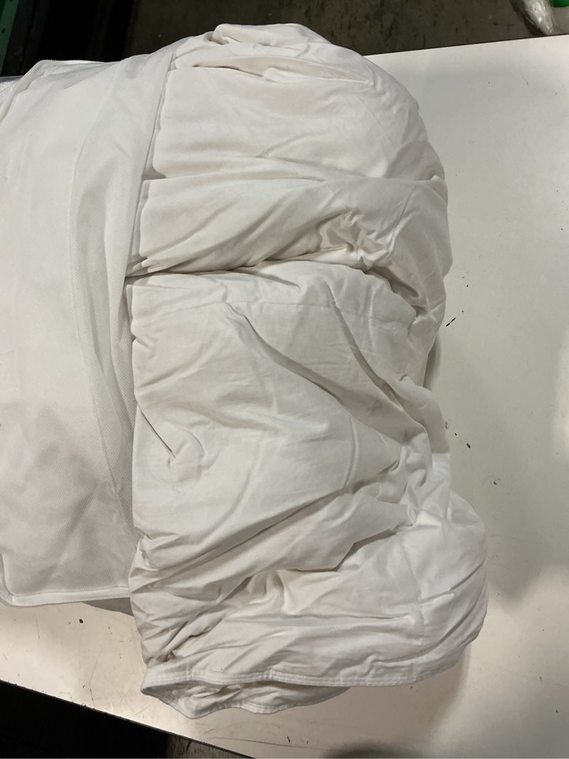 Condition photo showing New/Like New for quince luxe goose down comforter white all season king cali king