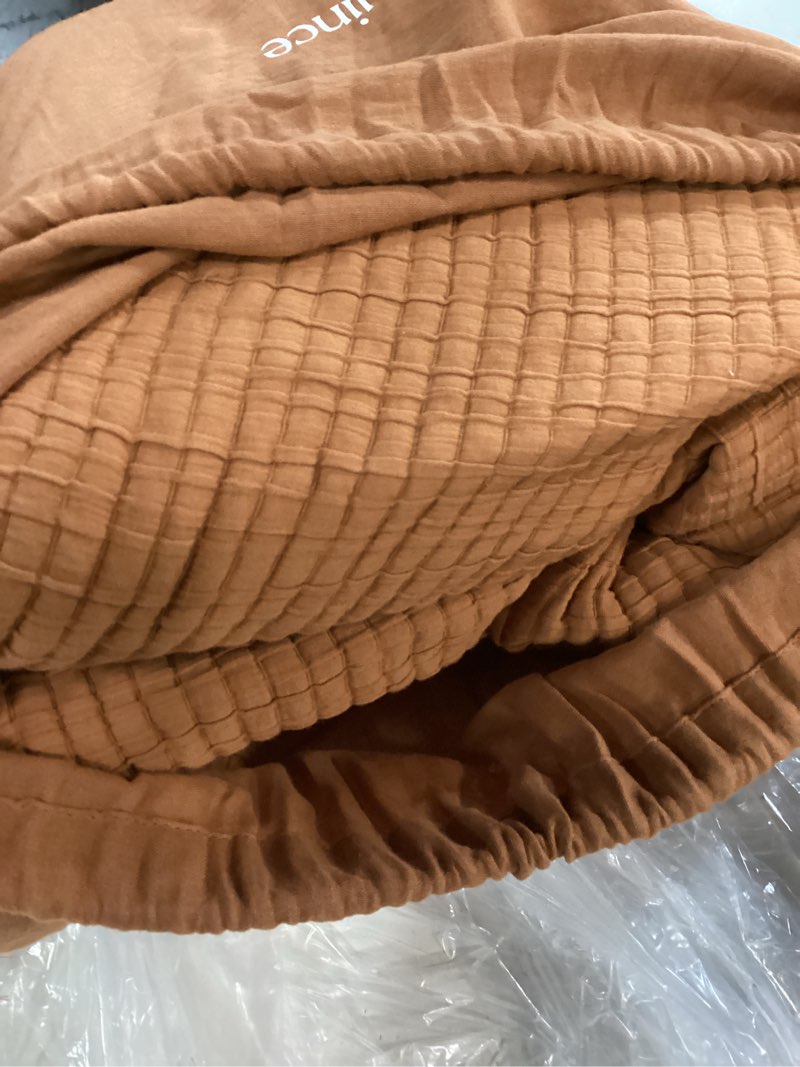 Condition photo showing Good Condition for organic ribbed cotton coverlet set