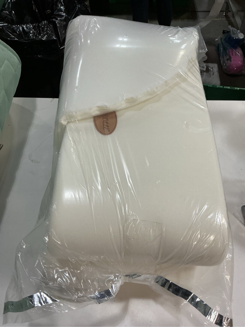 Condition photo showing Good Condition for Baby Ball Pit 27.6" Soft Round Memory Foam Ball Pits NOT Included Balls Indoor Outdoor Playpen for Babies Toddlers Kids Great Gift for Girls Boys, White White 27.6"