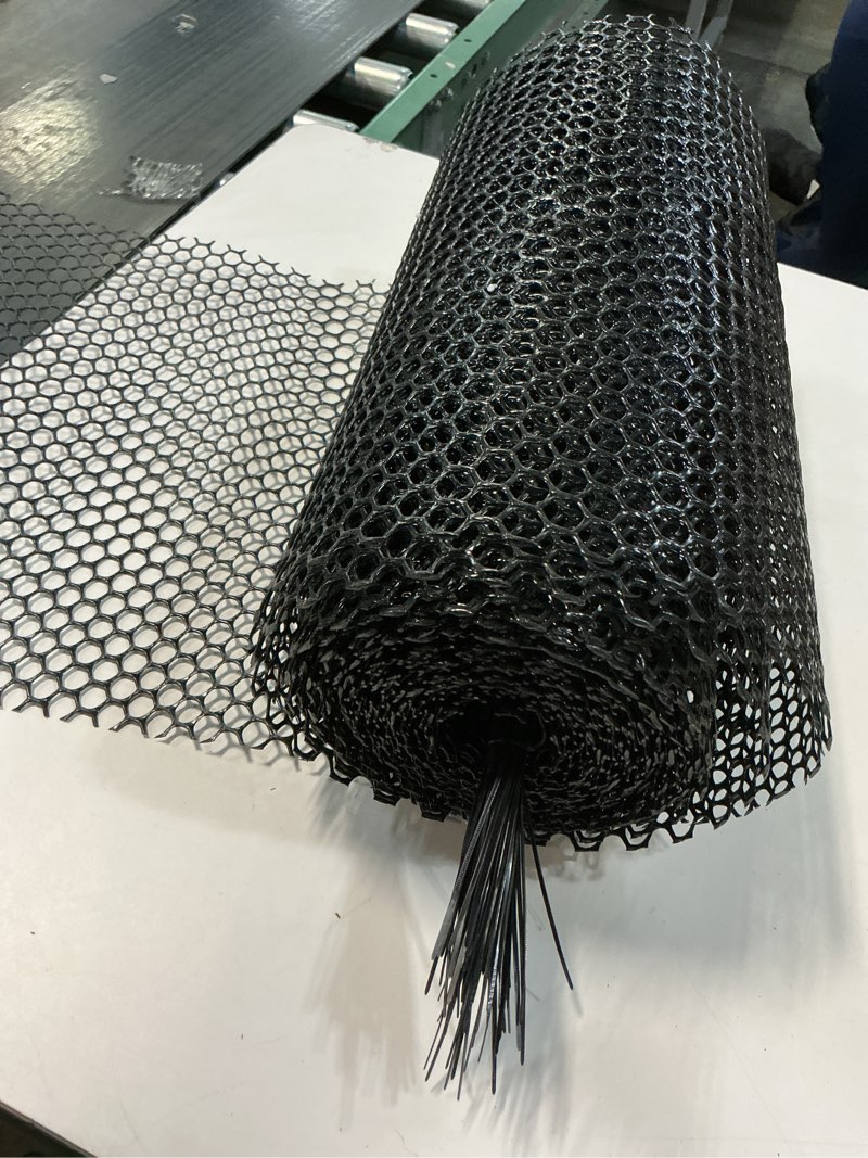 Condition photo showing Good Condition for Plastic Wire Mesh Fence Roll, GENNIZZ 15.7IN x 50FT Plastic Chicken Wire Mesh, Balcony Garden Floral Netting Fencing Barrier for Cat Dog(0.4m x 15m) 15.7IN x 50FT Black