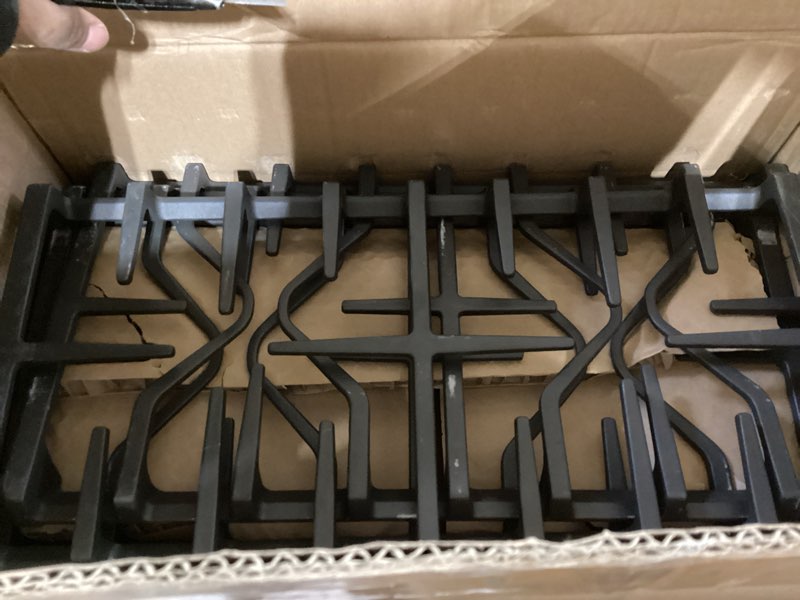 Condition photo showing Good Condition for upgraded wb31x27151 side grates wb31x27150 center grates replacement for ge general electric stove parts, wb31x24736 wb31x24737 cast iron grate cooktop burner for jgbs66rekss jgb735spss stove grate wb31x27151 & wb31x27150