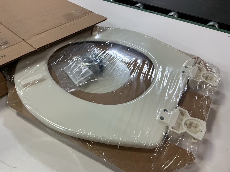 Condition photo showing Good Condition for bemis 500ec durable wood toilet seat with easy clean hinges, made in usa, round, biscuit biscuit round