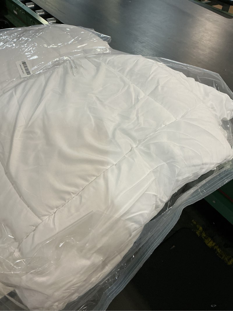 Condition photo showing Good Condition for bedsure comforter duvet insert - quilted comforters oversize queen size, all season duvet, gentlesoft down alternative bedding, with 8 tabs, gifts for women/men, white, oversize queen 98 x 98 inches white oversize queen