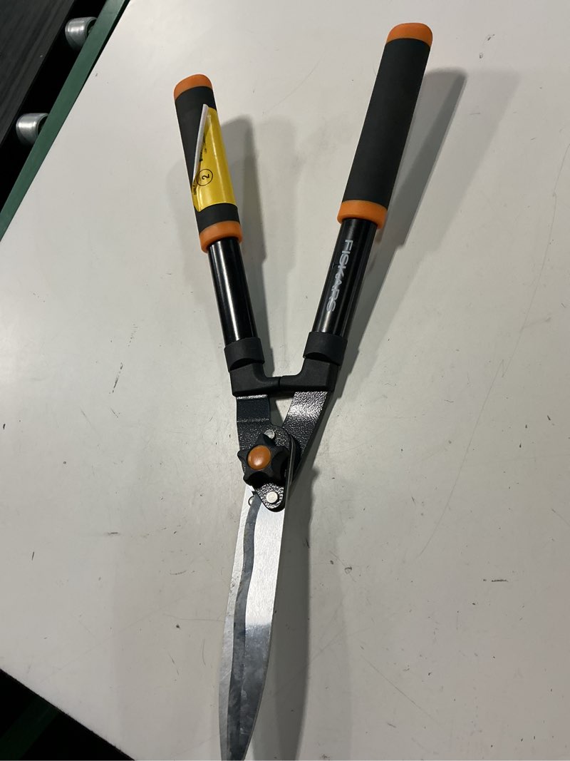 Condition photo showing As Is for fiskars 8-in standard hedge shears 391750-1001 