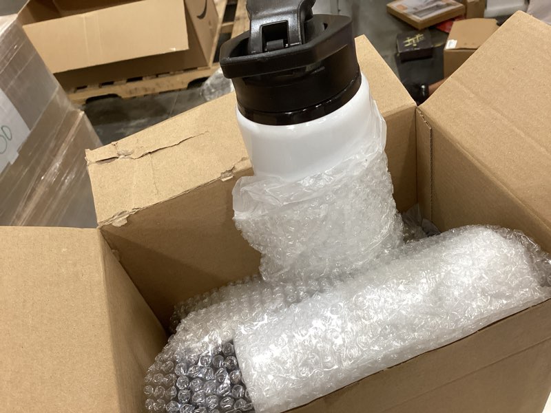 Condition photo showing New/Like New for chengu water bottle bulk 20 oz aluminum reusable bottles lightweight snap lid water cups easy carry leak proof travel tumbler for gym sports camping hiking fishing white 10