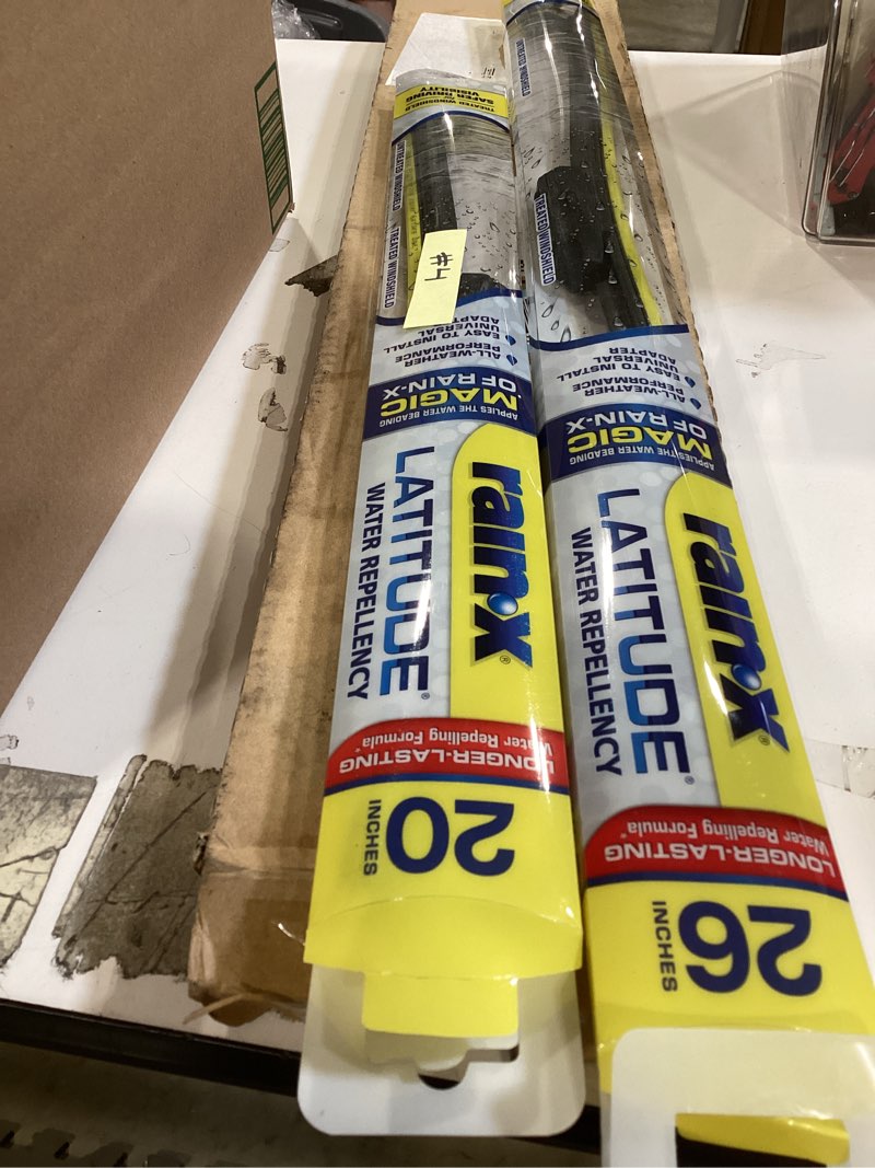Condition photo showing Good Condition for rain-x 810197 latitude 2-in-1 water repellent wiper blades, 26" and 20" windshield wipers (pack of 2), automotive replacement windshield wiper blades with patented rain-x water repellency formula 26" and 20" latitude