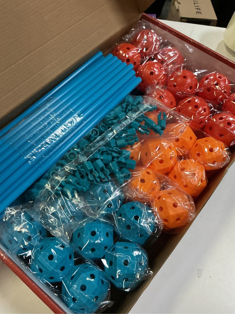 Condition photo showing Good Condition for BZseed Fort Building Kit for Kids DIY Play Tent & STEM Construction Toys Ultimate Indoor/Outdoor Fort Building Activities for Boys & Girls Ages 4-15 Educational Creative Toy Birthday & Festival Gift 146pcs