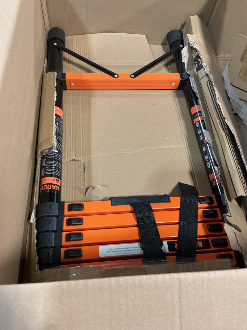 Condition photo showing Good Condition for iron telescoping ladder