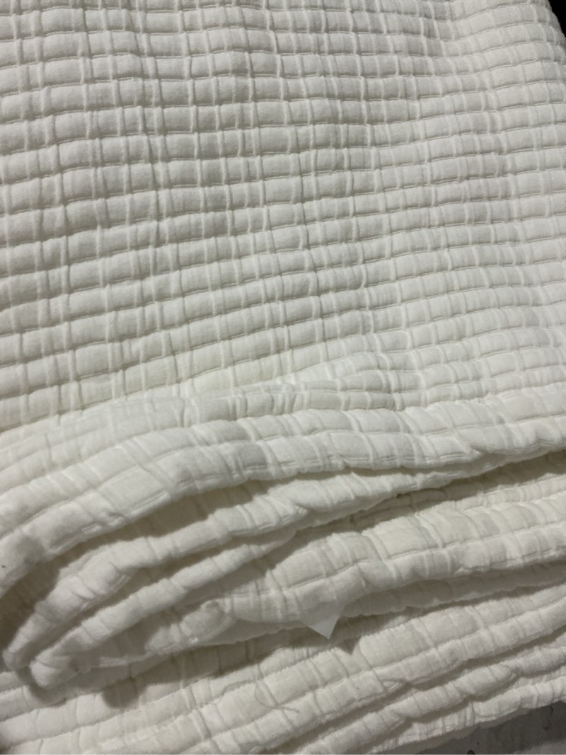 Condition photo showing Good Condition for organic king ribbed cotton coverlet,ivory