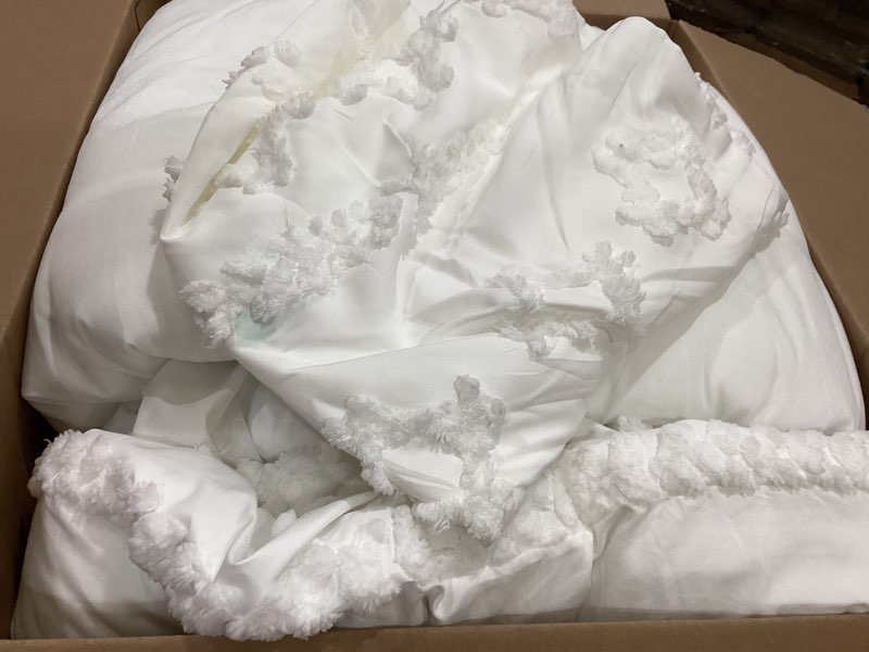 Condition photo showing As Is for hansleep white quilt queen size - damask ultrasonic summer bedspread queen, soft lightweight coverlet bedding set, 3 pieces (1 quilt, 2 pillow shams) full/queen-90"x96" white damask