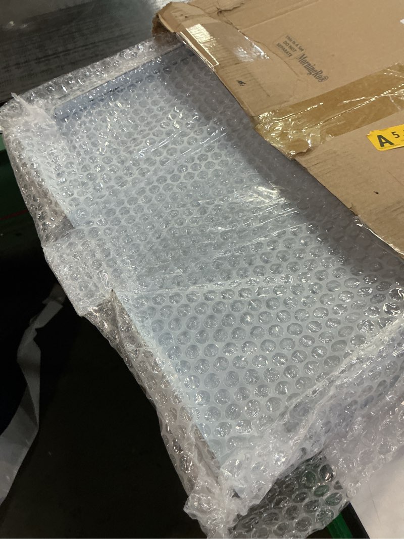 Condition photo showing Good Condition for Commercial Deep Fryer Features a Stainless Steel Inner Lid Measuring 22"L x 15.35"W to Prevent Spills, Making It Suitable for Commercial Kitchens and Fast-food Restaurants