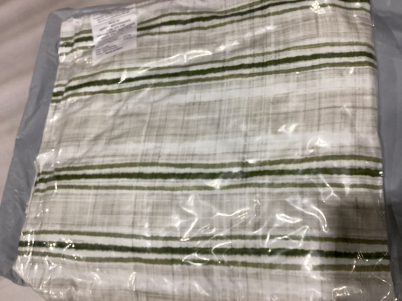 Condition photo showing New/Like New for Americanflat 18x18 Throw Pillow with Sewn-in Insert - All-in-One Decorative Pillows - No Cover Needed - Soft and Durable Cushion for Bed or Sofa - Polyester - Green and White 18x18 Green and White