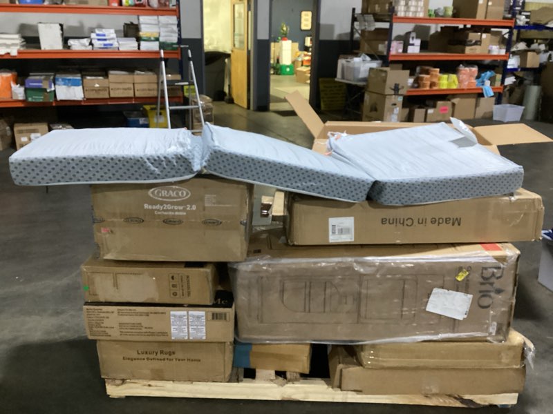 Condition photo showing Good Condition for similar to mlily tri-fold memory foam mattress, 4 inch single folding mattress with collapsible and washable cover, travel and guest mat, 75\"×25\"×4\", grey
