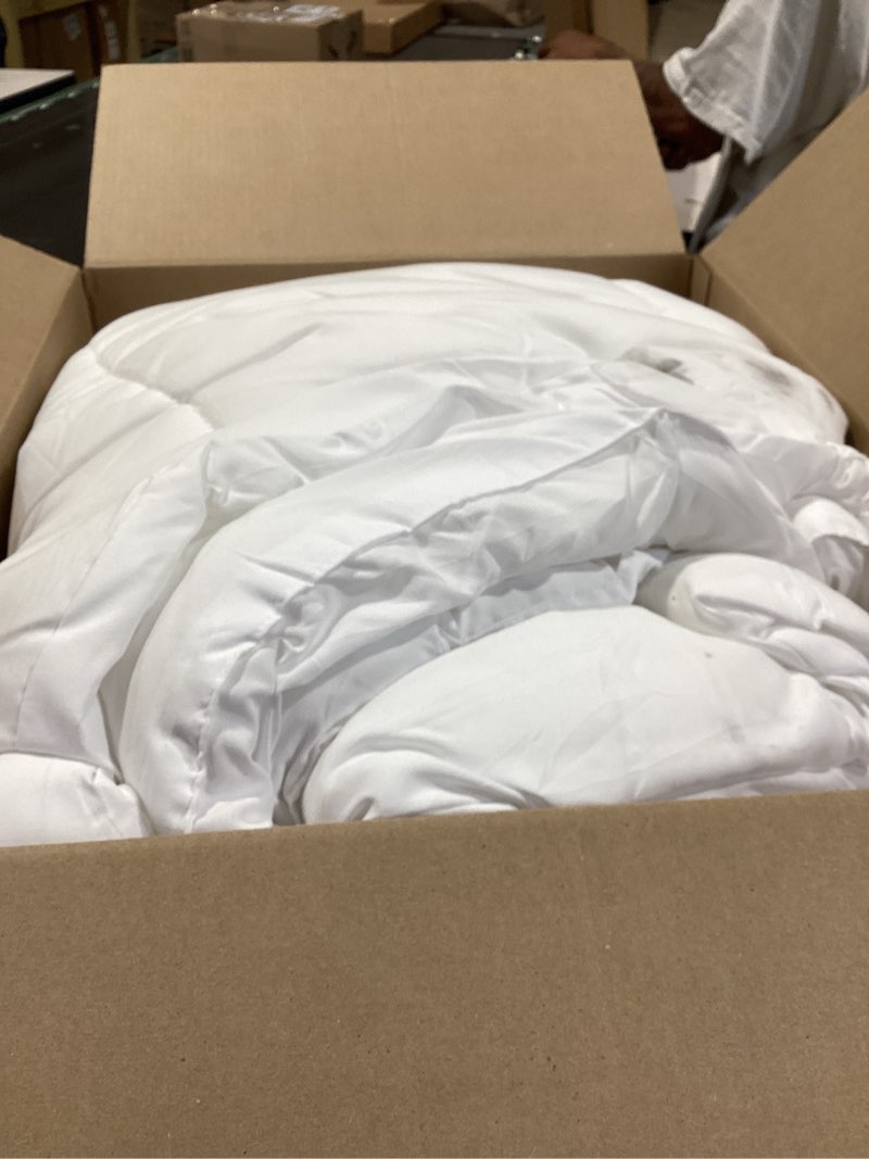 Condition photo showing Good Condition for bedsure comforter duvet insert - quilted comforters king size, all season duvet, gentlesoft down alternative bedding blanket, with 8 tabs, gifts for women/men, white, king 90 x 102 inches white king
