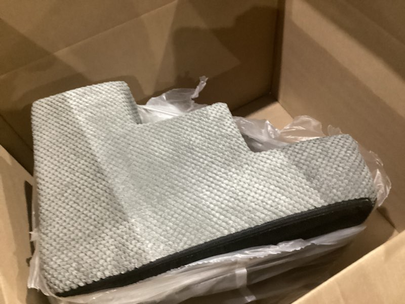 Condition photo showing Good Condition for aodisman dog stairs for small dogs, 3-step non-slip pet stairs for couch sofa and chair, dog bed stairs for puppy, older cat,grey,13.6" h grey 3 13.6"h