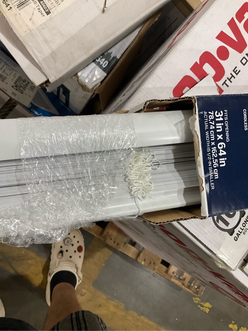 project source room darkening 1-in slat width 29-in x 64-in cordless white vinyl blinds