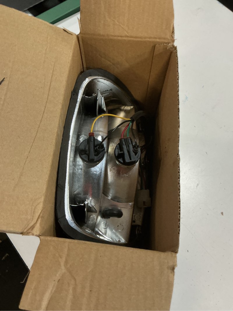Condition photo showing Good Condition for tail lamp al176143 al210180 al119405 compatible with john deere 5055e 5065e 5075e 5085e 5090r 5093e 5100e 5101e 5115m 5125r 5415 5603 5615 5715