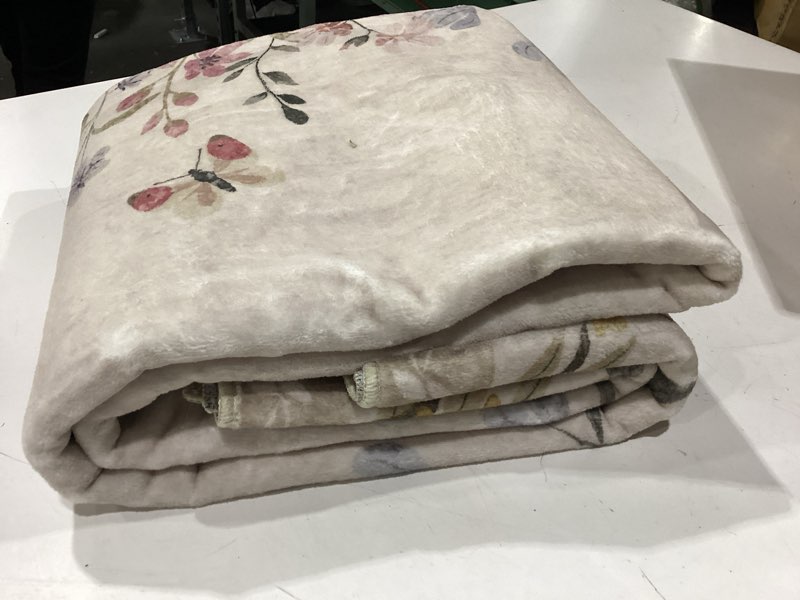 Condition photo showing New/Like New for wonnitar washable 4x6 rug for bedroom, floral print area rug for living room, non-slip entryway throw mat, low pile botanical area rug floor carpet for bedside (beige,4'x6') 4' x 6' (rectangular) beige