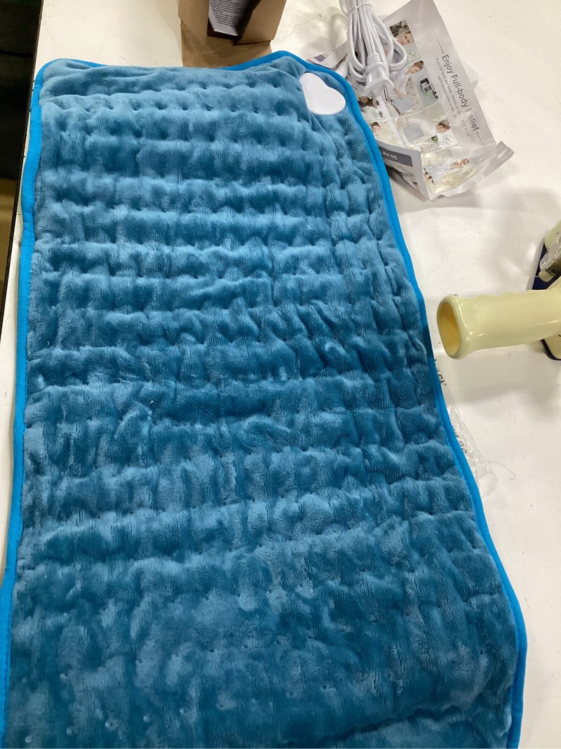 Condition photo showing Good Condition for Deepsoon Heating Pad,Electric Heating Pads for Back,Neck,Abdomen,Moist Heating Pad for Shoulder,Knee,Arms,Legs,Dry/Moist Heat & Auto Shut Off,Christmas Gifts for Men and Women,Blue,24x12 Inch Blue 24x12 Inch