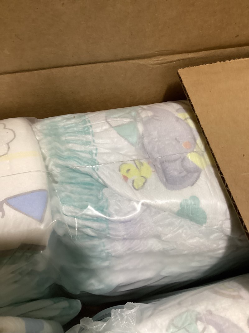 Pampers Diapers - Swaddlers 360° - Size 4, 132 Count, up to 100% Leakproof Comfy Dry Fit, Designed f