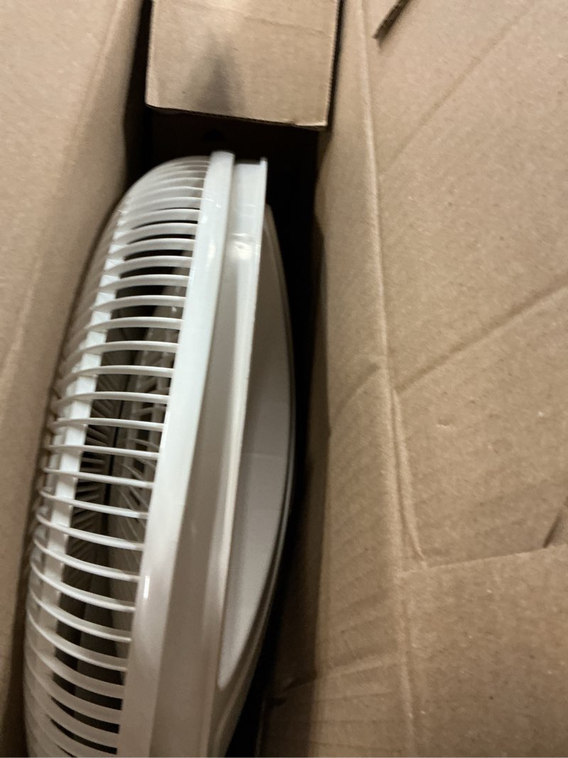 Condition photo showing Good Condition for lasko 2520 oscillating stand fan,white 16 inch
