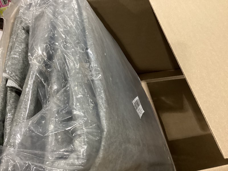 Condition photo showing Good Condition for Brakki rug protection white