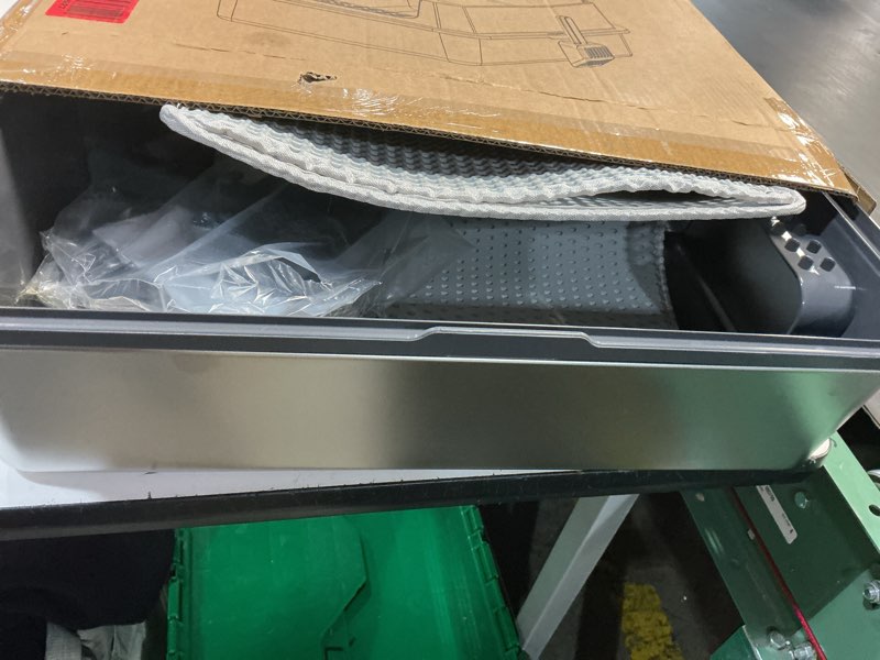 Condition photo showing New/Like New for stainless steel litter box, extra large litter boxes for big cats, xlarge metal cat litter box with lid, anti-urine leakage xl box with high sides, easy clean, non-sticky, scoop included