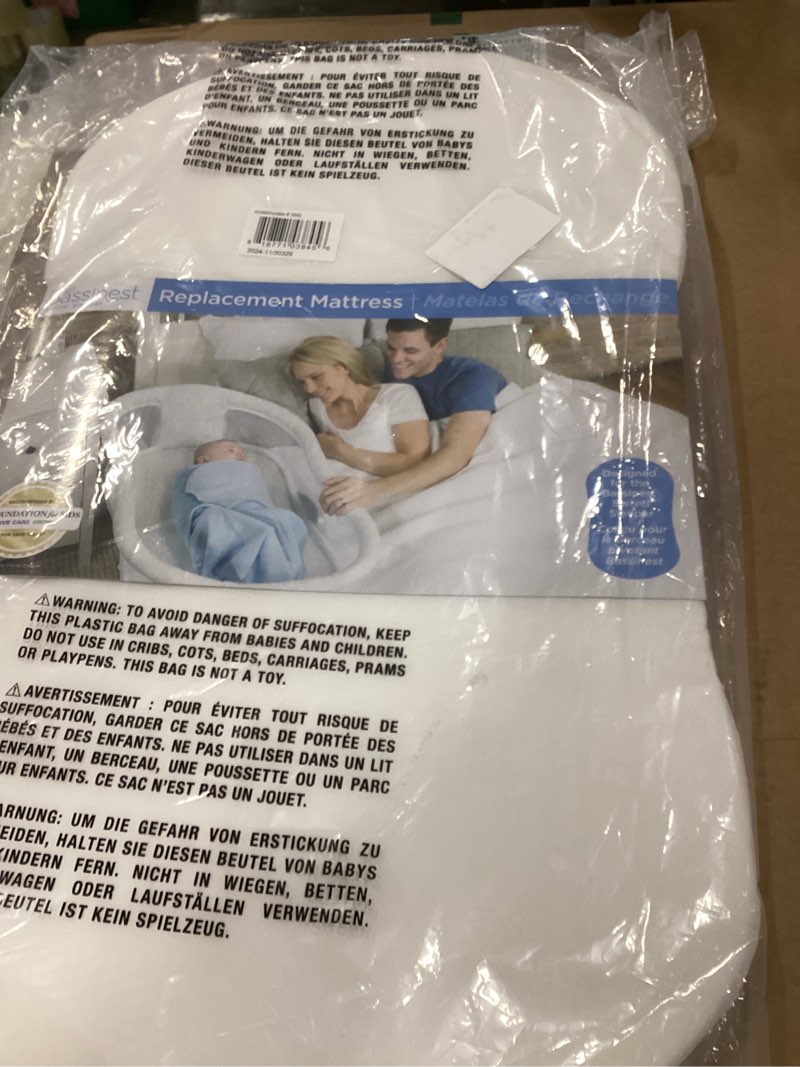 Condition photo showing New/Like New for HALO Bassinest Replacement Pad, White