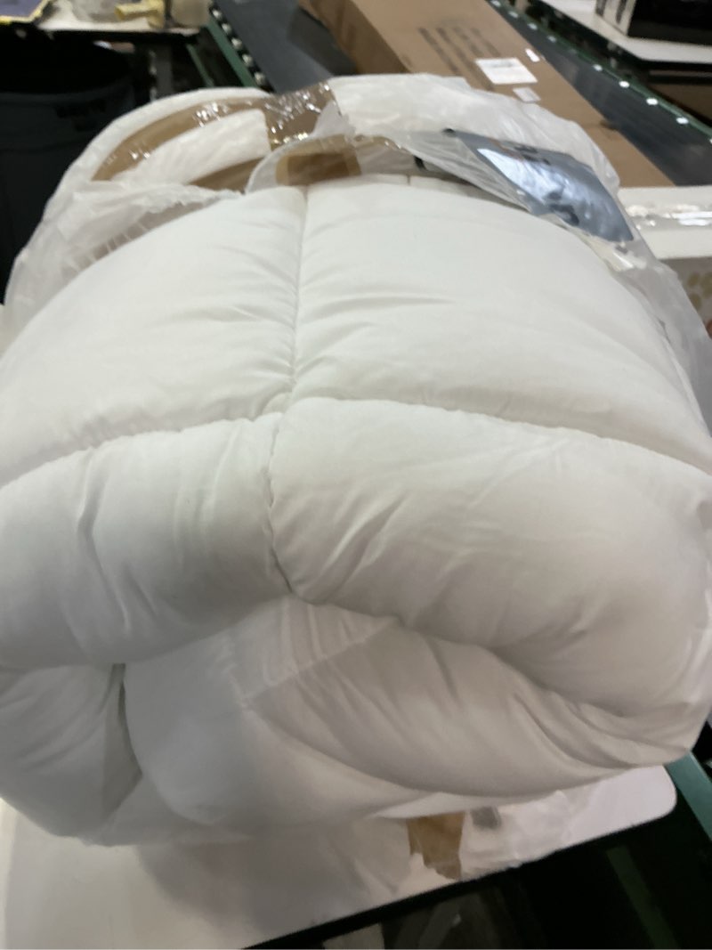 Condition photo showing As Is for Queen Mattress Pad Cover Cooling Mattress Topper Pillow Top with Down Alternative Fill (8-21” Fitted Deep Pocket Queen Size) White