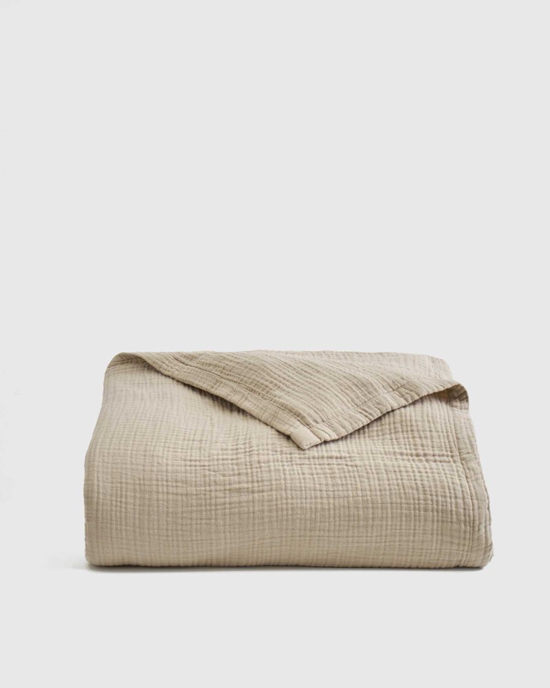 quince organic cotton gauze blanket, king/cal king, dune