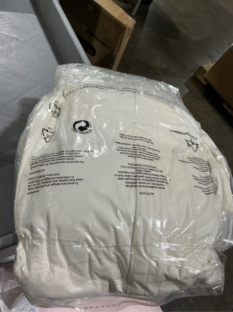 Condition photo showing Good Condition for GINGTTO Men's Winter Puffer Jacket with Hood Detatchable Winter Coat Waterproof White Medium