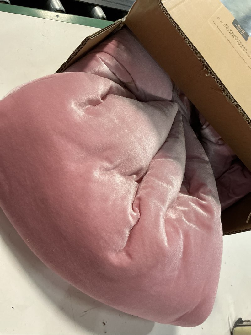 Condition photo showing Good Condition for member's mark oversized velvet bow décor
