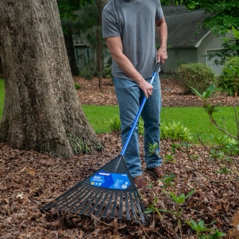 kobalt 30-in plastic lawn and leaf rake with fiberglass handle