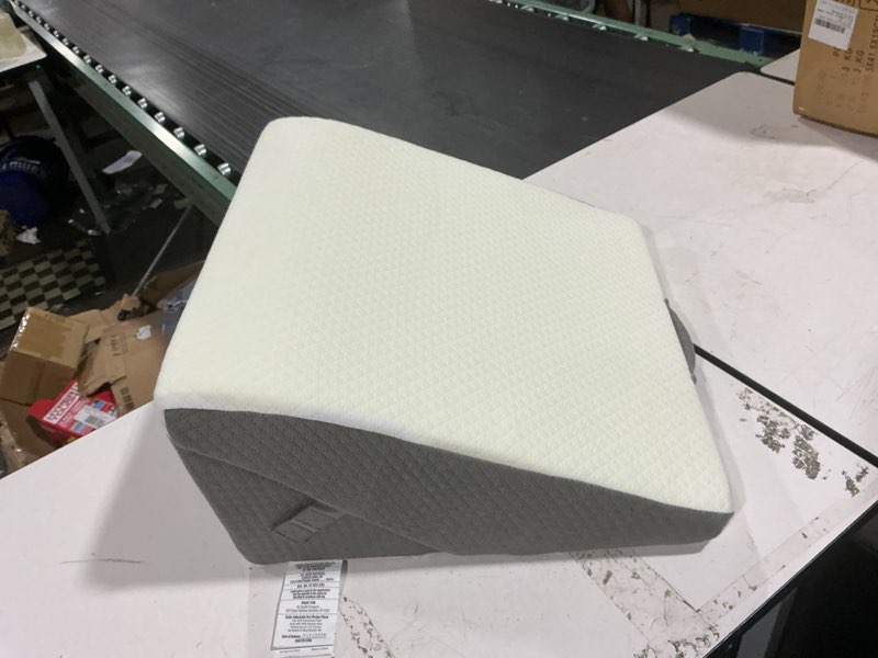 Condition photo showing Good Condition for wedge pillow