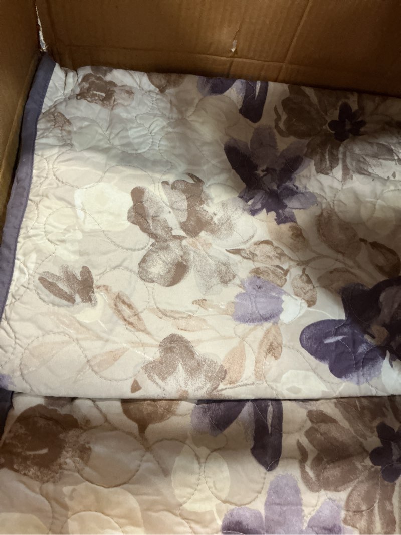 Condition photo showing Good Condition for madison park luna quilt modern classic design all season, breathable coverlet lightweight bedding set, matching shams, decorative pillow, king/cal king(104"x94"), floral taupe 6 piece floral taupe king/california king (104 in x 94 in)