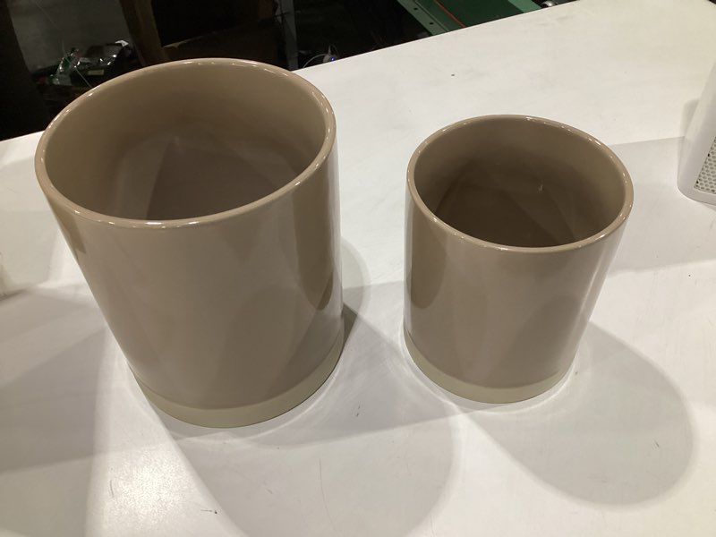 Condition photo showing Good Condition for famiware Milkyway Kitchen Utensil Holder for Countertop, 7.2"+5.8" Ceramic Cooking Utensil Crocks for Counter, Utensil Organizer for Spatula & Spoon, Kitchen Decor, Set of 2, Cinnamon Brown