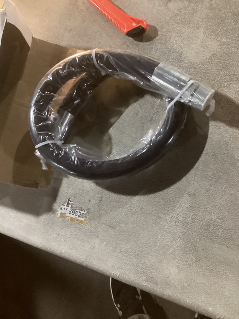 Condition photo showing Good Condition for Autovo Hydraulic Hose 3/4" Hydraulic Hose with Male NPT X Male NPT 36" Long 3118 psi, Black Black 36"L x 0.75"W