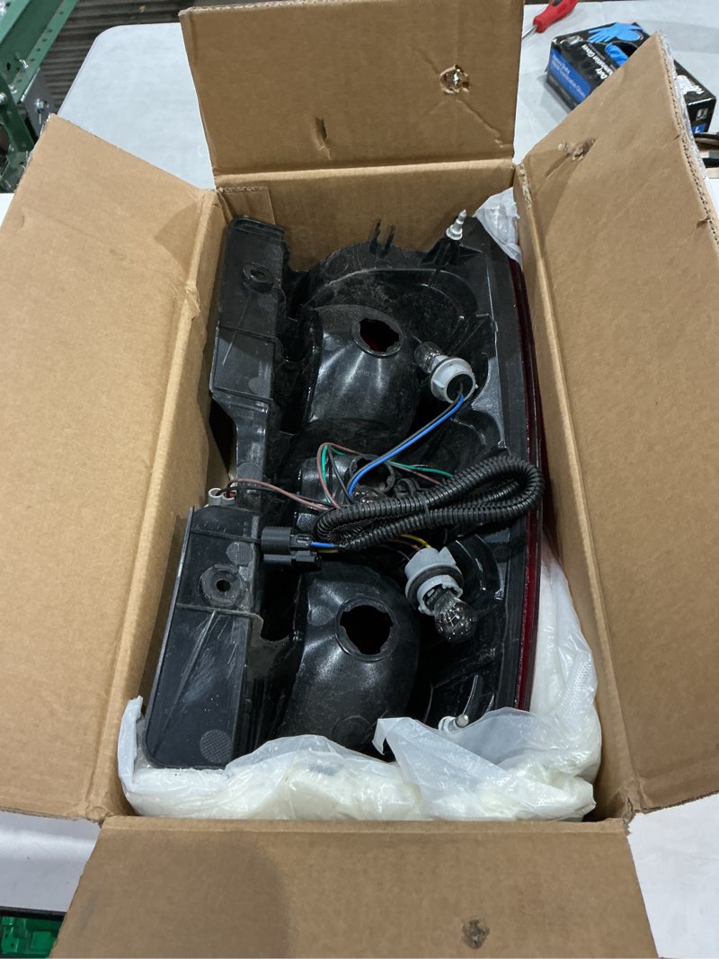 boine right passenger side tail light compatible with 2007-2014 chevy tahoe suburban 1500 2500 rear 