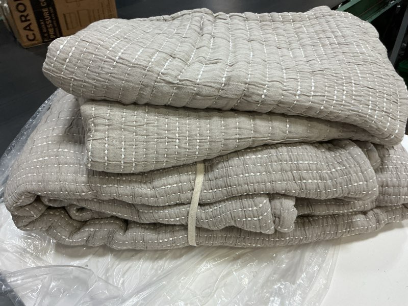 Condition photo showing Good Condition for quince king organic cotton hand stitched quilt set 3 pieces stone 