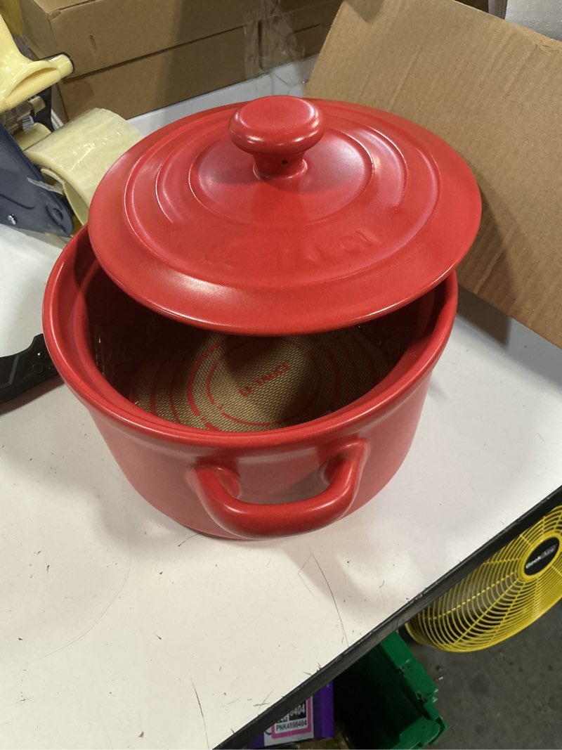 Condition photo showing New/Like New for le tauci 3 qt ceramic dutch oven for bread baking with silicone sling- lightweight, non-toxic, no seasoning needed- oven, microwave & dishwasher safe, ideal for home bakers & beginners, chili red chili red dutch oven + bread mat