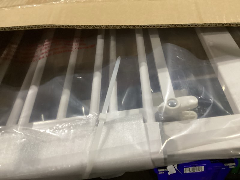 Condition photo showing New/Like New for keny 29"-42.5" baby gate for stairs, auto close safety dog gate, pressure mounted easy walk through pet gate for doorways, durable stair gate, 30" tall, white white 29-42.5"wide, 30"tall