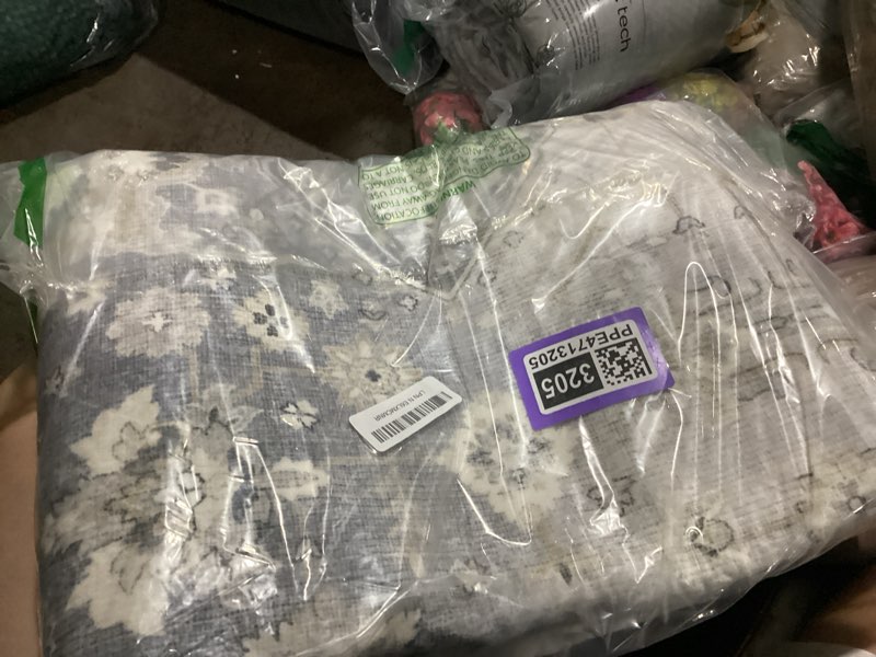 Condition photo showing New/Like New for washable 4x8 hallway runner rug: vintage 8ft soft runners for entry kitchen wide low pile carpet with non-slip backing for living room bedroom thin bathroom carpet for dining room foyer (grey,4x8) 4' x 8' (rectangular) grey