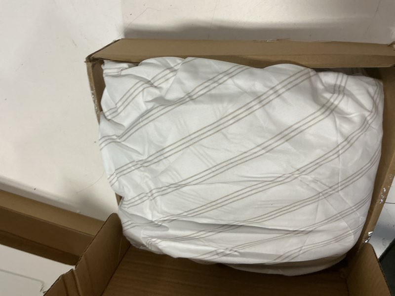 Condition photo showing Good Condition for Amazon Basics Lightweight Breathable Brushed Microfiber 4-Piece Bed Sheet Set, Wrinkle Resistant with 14-Inch Deep Pockets, Queen, Taupe Stripe Taupe Stripe Queen