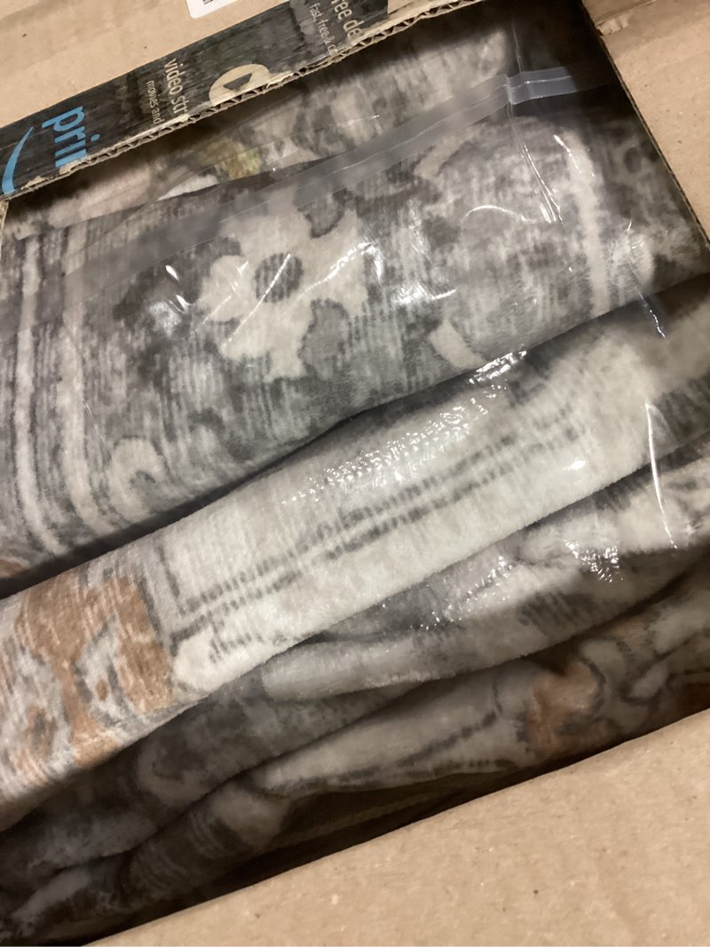 Condition photo showing Good Condition for GENIMO 9x12 Area Rugs for Living Room, Non Slip Machine Washable Vintage Rugs, Low Pile Lightweight Chenille Print Large Rug for Bedroom, Dining Room, Home Office, Light Taupe Brown Taupe 9' x 12' (Rectangular)