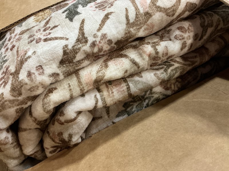 Condition photo showing Good Condition for Washable Dining Room Rugs for Under Table - 7x9 Moss Green Oriental Area Rug for Living Room, Low Pile Non-Slip Floor Carpet for Bedroom Under Bed - Vintage Brown Neutral Design & Stain Resistance Moss 7' x 9' (Rectangular)