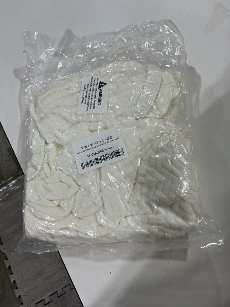 Condition photo showing New/Like New for yoovat couch cushion covers for sofa couch covers wear-resistant universal sofa cover washable stretch for sectional slipcovers (texture-cream white,large single seat cover) texture-cream white large single seat cover