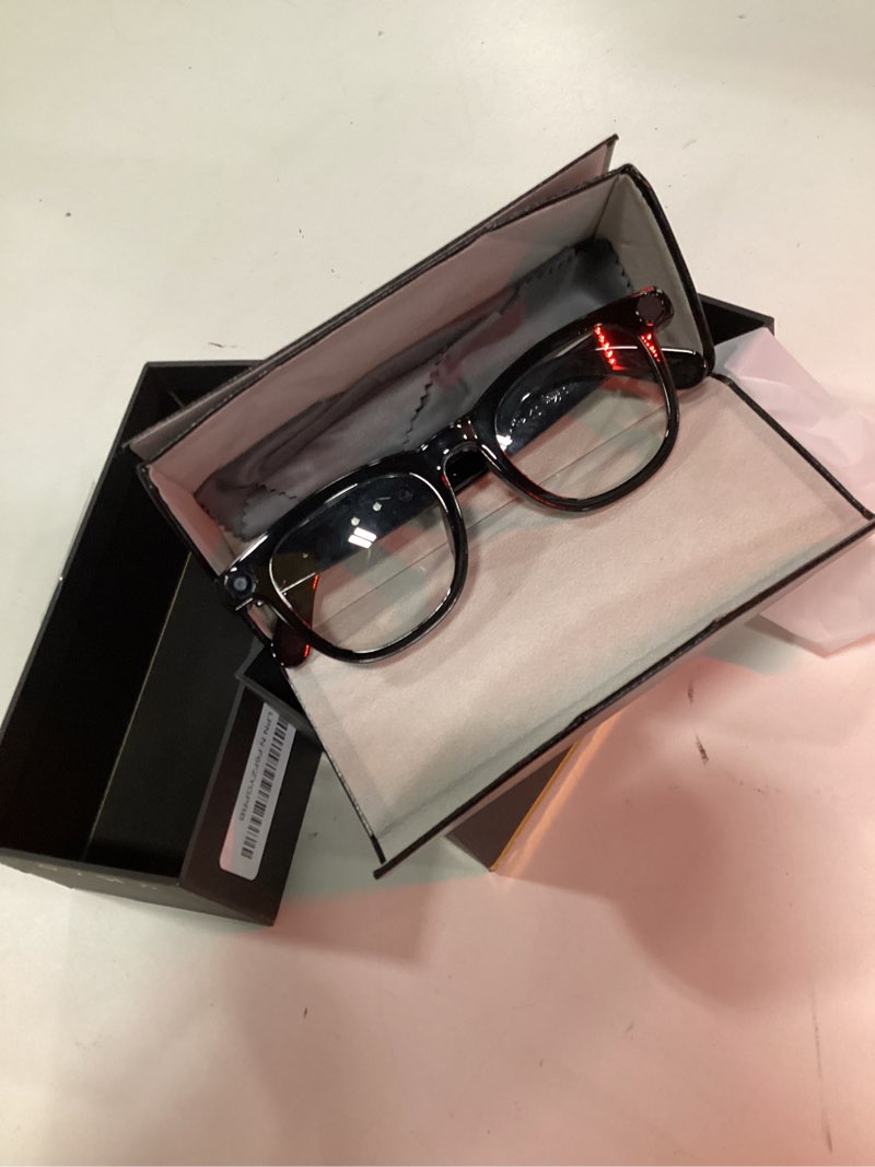 Condition photo showing New/Like New for earlysincere photochromic smart glasses with 8mp 4k camera & bluetooth, hd video, ai vision assistant, translation & voice transcriber, open-ear audio, extra blue light lenses for work & travel black frame+photochromic lens