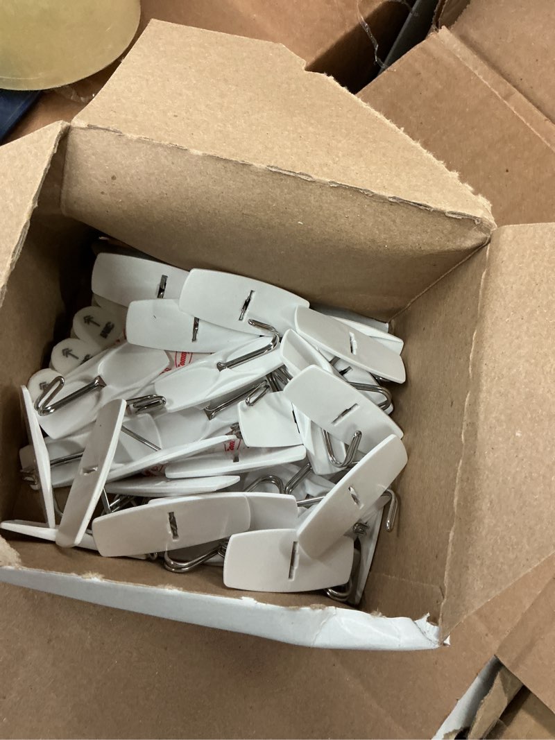 Condition photo showing Good Condition for command general purpose hooks metal white 2 lb cap 35 hooks and 40 strips/pack 17065s35na