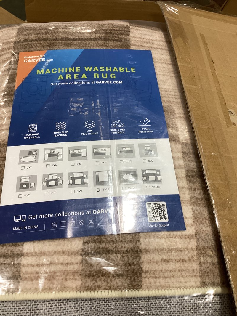 Condition photo showing Good Condition for 8x10 area rugs for living room